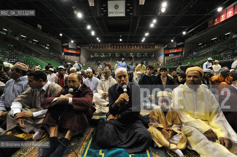 VENICE 30 SEPTEMBER 2008 THE HOLIDAY FOR THE END OF RAMADAM IN VILLORBA BASKET STADIUM OF BENETTON - PALAVERDE  ©Graziano Arici/Rosebud2 ISLAM MUSSULMANI EXTRACOMUNITARI RELIGIONE