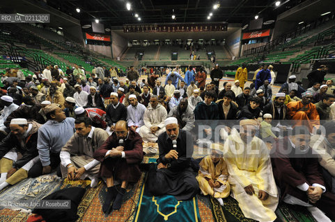 VENICE 30 SEPTEMBER 2008 THE HOLIDAY FOR THE END OF RAMADAM IN VILLORBA BASKET STADIUM OF BENETTON - PALAVERDE  ©Graziano Arici/Rosebud2 ISLAM MUSSULMANI EXTRACOMUNITARI RELIGIONE