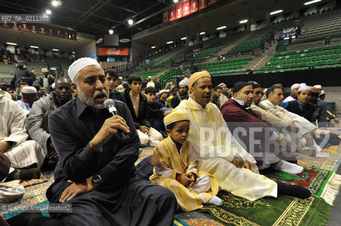 VENICE 30 SEPTEMBER 2008 THE HOLIDAY FOR THE END OF RAMADAM IN VILLORBA BASKET STADIUM OF BENETTON - PALAVERDE  ©Graziano Arici/Rosebud2 ISLAM MUSSULMANI EXTRACOMUNITARI RELIGIONE