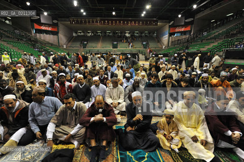 VENICE 30 SEPTEMBER 2008 THE HOLIDAY FOR THE END OF RAMADAM IN VILLORBA BASKET STADIUM OF BENETTON - PALAVERDE  ©Graziano Arici/Rosebud2 ISLAM MUSSULMANI EXTRACOMUNITARI RELIGIONE