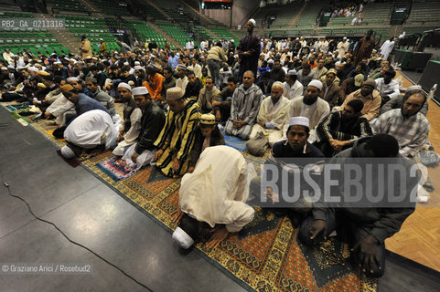 VENICE 30 SEPTEMBER 2008 THE HOLIDAY FOR THE END OF RAMADAM IN VILLORBA BASKET STADIUM OF BENETTON - PALAVERDE  ©Graziano Arici/Rosebud2 ISLAM MUSSULMANI EXTRACOMUNITARI RELIGIONE