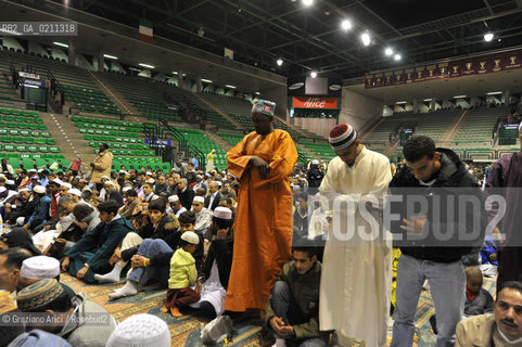 VENICE 30 SEPTEMBER 2008 THE HOLIDAY FOR THE END OF RAMADAM IN VILLORBA BASKET STADIUM OF BENETTON - PALAVERDE  ©Graziano Arici/Rosebud2 ISLAM MUSSULMANI EXTRACOMUNITARI RELIGIONE