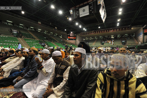 VENICE 30 SEPTEMBER 2008 THE HOLIDAY FOR THE END OF RAMADAM IN VILLORBA BASKET STADIUM OF BENETTON - PALAVERDE  ©Graziano Arici/Rosebud2 ISLAM MUSSULMANI EXTRACOMUNITARI RELIGIONE