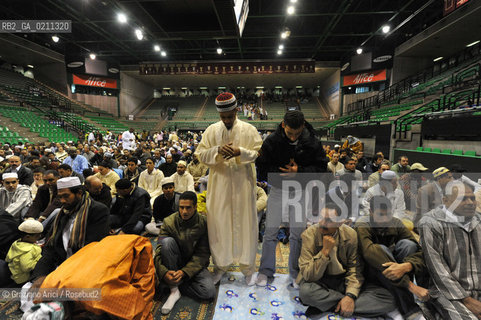 VENICE 30 SEPTEMBER 2008 THE HOLIDAY FOR THE END OF RAMADAM IN VILLORBA BASKET STADIUM OF BENETTON - PALAVERDE  ©Graziano Arici/Rosebud2 ISLAM MUSSULMANI EXTRACOMUNITARI RELIGIONE