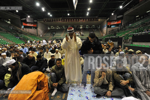 VENICE 30 SEPTEMBER 2008 THE HOLIDAY FOR THE END OF RAMADAM IN VILLORBA BASKET STADIUM OF BENETTON - PALAVERDE  ©Graziano Arici/Rosebud2 ISLAM MUSSULMANI EXTRACOMUNITARI RELIGIONE