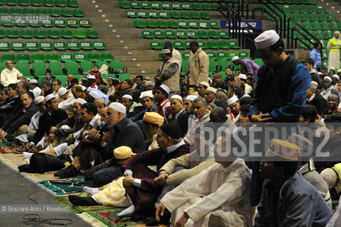 VENICE 30 SEPTEMBER 2008 THE HOLIDAY FOR THE END OF RAMADAM IN VILLORBA BASKET STADIUM OF BENETTON - PALAVERDE  ©Graziano Arici/Rosebud2 ISLAM MUSSULMANI EXTRACOMUNITARI RELIGIONE