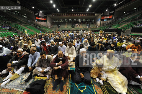 VENICE 30 SEPTEMBER 2008 THE HOLIDAY FOR THE END OF RAMADAM IN VILLORBA BASKET STADIUM OF BENETTON - PALAVERDE  ©Graziano Arici/Rosebud2 ISLAM MUSSULMANI EXTRACOMUNITARI RELIGIONE