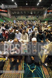 VENICE 30 SEPTEMBER 2008 THE HOLIDAY FOR THE END OF RAMADAM IN VILLORBA BASKET STADIUM OF BENETTON - PALAVERDE  ©Graziano Arici/Rosebud2 ISLAM MUSSULMANI EXTRACOMUNITARI RELIGIONE