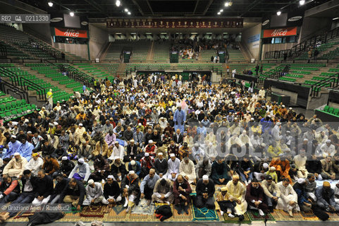VENICE 30 SEPTEMBER 2008 THE HOLIDAY FOR THE END OF RAMADAM IN VILLORBA BASKET STADIUM OF BENETTON - PALAVERDE  ©Graziano Arici/Rosebud2 ISLAM MUSSULMANI EXTRACOMUNITARI RELIGIONE