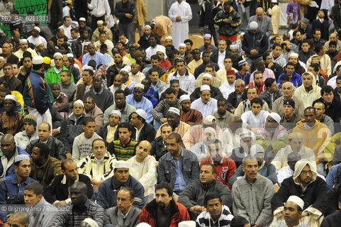 VENICE 30 SEPTEMBER 2008 THE HOLIDAY FOR THE END OF RAMADAM IN VILLORBA BASKET STADIUM OF BENETTON - PALAVERDE  ©Graziano Arici/Rosebud2 ISLAM MUSSULMANI EXTRACOMUNITARI RELIGIONE