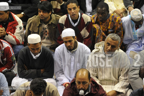 VENICE 30 SEPTEMBER 2008 THE HOLIDAY FOR THE END OF RAMADAM IN VILLORBA BASKET STADIUM OF BENETTON - PALAVERDE  ©Graziano Arici/Rosebud2 ISLAM MUSSULMANI EXTRACOMUNITARI RELIGIONE