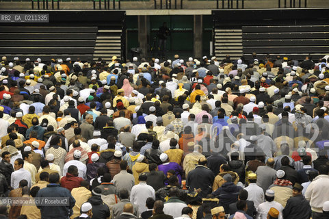 VENICE 30 SEPTEMBER 2008 THE HOLIDAY FOR THE END OF RAMADAM IN VILLORBA BASKET STADIUM OF BENETTON - PALAVERDE  ©Graziano Arici/Rosebud2 ISLAM MUSSULMANI EXTRACOMUNITARI RELIGIONE