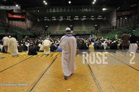 VENICE 30 SEPTEMBER 2008 THE HOLIDAY FOR THE END OF RAMADAM IN VILLORBA BASKET STADIUM OF BENETTON - PALAVERDE  ©Graziano Arici/Rosebud2 ISLAM MUSSULMANI EXTRACOMUNITARI RELIGIONE