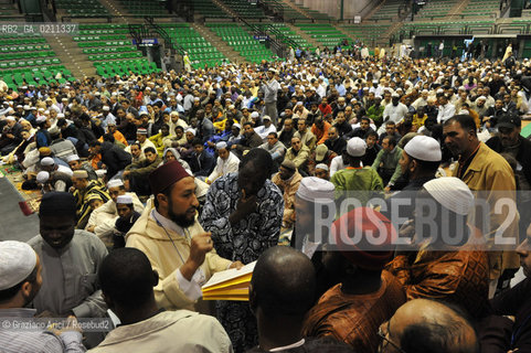 VENICE 30 SEPTEMBER 2008 THE HOLIDAY FOR THE END OF RAMADAM IN VILLORBA BASKET STADIUM OF BENETTON - PALAVERDE  ©Graziano Arici/Rosebud2 ISLAM MUSSULMANI EXTRACOMUNITARI RELIGIONE