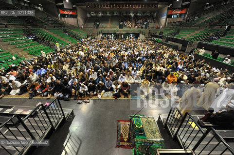 VENICE 30 SEPTEMBER 2008 THE HOLIDAY FOR THE END OF RAMADAM IN VILLORBA BASKET STADIUM OF BENETTON - PALAVERDE  ©Graziano Arici/Rosebud2 ISLAM MUSSULMANI EXTRACOMUNITARI RELIGIONE