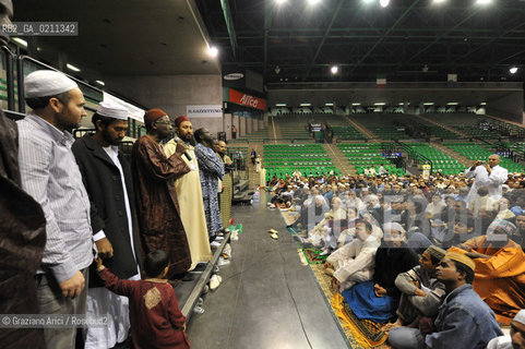 VENICE 30 SEPTEMBER 2008 THE HOLIDAY FOR THE END OF RAMADAM IN VILLORBA BASKET STADIUM OF BENETTON - PALAVERDE  ©Graziano Arici/Rosebud2 ISLAM MUSSULMANI EXTRACOMUNITARI RELIGIONE