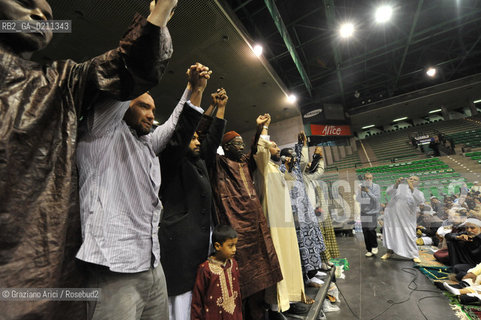 VENICE 30 SEPTEMBER 2008 THE HOLIDAY FOR THE END OF RAMADAM IN VILLORBA BASKET STADIUM OF BENETTON - PALAVERDE  ©Graziano Arici/Rosebud2 ISLAM MUSSULMANI EXTRACOMUNITARI RELIGIONE