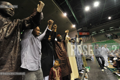 VENICE 30 SEPTEMBER 2008 THE HOLIDAY FOR THE END OF RAMADAM IN VILLORBA BASKET STADIUM OF BENETTON - PALAVERDE  ©Graziano Arici/Rosebud2 ISLAM MUSSULMANI EXTRACOMUNITARI RELIGIONE