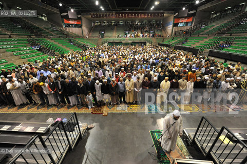 VENICE 30 SEPTEMBER 2008 THE HOLIDAY FOR THE END OF RAMADAM IN VILLORBA BASKET STADIUM OF BENETTON - PALAVERDE  ©Graziano Arici/Rosebud2 ISLAM MUSSULMANI EXTRACOMUNITARI RELIGIONE