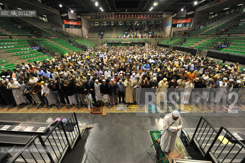 VENICE 30 SEPTEMBER 2008 THE HOLIDAY FOR THE END OF RAMADAM IN VILLORBA BASKET STADIUM OF BENETTON - PALAVERDE  ©Graziano Arici/Rosebud2 ISLAM MUSSULMANI EXTRACOMUNITARI RELIGIONE