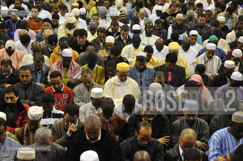 VENICE 30 SEPTEMBER 2008 THE HOLIDAY FOR THE END OF RAMADAM IN VILLORBA BASKET STADIUM OF BENETTON - PALAVERDE  ©Graziano Arici/Rosebud2 ISLAM MUSSULMANI EXTRACOMUNITARI RELIGIONE