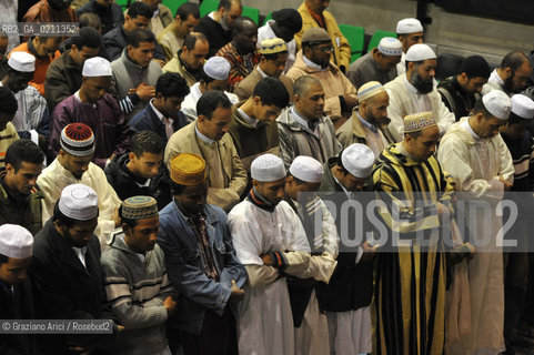 VENICE 30 SEPTEMBER 2008 THE HOLIDAY FOR THE END OF RAMADAM IN VILLORBA BASKET STADIUM OF BENETTON - PALAVERDE  ©Graziano Arici/Rosebud2 ISLAM MUSSULMANI EXTRACOMUNITARI RELIGIONE