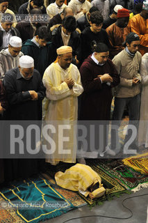 VENICE 30 SEPTEMBER 2008 THE HOLIDAY FOR THE END OF RAMADAM IN VILLORBA BASKET STADIUM OF BENETTON - PALAVERDE  ©Graziano Arici/Rosebud2 ISLAM MUSSULMANI EXTRACOMUNITARI RELIGIONE