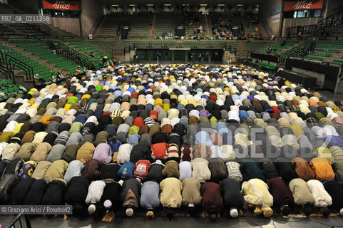 VENICE 30 SEPTEMBER 2008 THE HOLIDAY FOR THE END OF RAMADAM IN VILLORBA BASKET STADIUM OF BENETTON - PALAVERDE  ©Graziano Arici/Rosebud2 ISLAM MUSSULMANI EXTRACOMUNITARI RELIGIONE