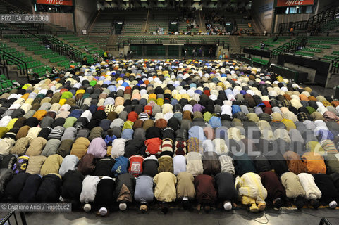 VENICE 30 SEPTEMBER 2008 THE HOLIDAY FOR THE END OF RAMADAM IN VILLORBA BASKET STADIUM OF BENETTON - PALAVERDE  ©Graziano Arici/Rosebud2 ISLAM MUSSULMANI EXTRACOMUNITARI RELIGIONE