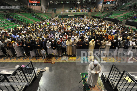 VENICE 30 SEPTEMBER 2008 THE HOLIDAY FOR THE END OF RAMADAM IN VILLORBA BASKET STADIUM OF BENETTON - PALAVERDE  ©Graziano Arici/Rosebud2 ISLAM MUSSULMANI EXTRACOMUNITARI RELIGIONE