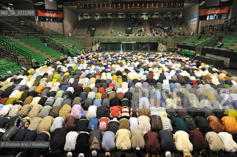 VENICE 30 SEPTEMBER 2008 THE HOLIDAY FOR THE END OF RAMADAM IN VILLORBA BASKET STADIUM OF BENETTON - PALAVERDE  ©Graziano Arici/Rosebud2 ISLAM MUSSULMANI EXTRACOMUNITARI RELIGIONE