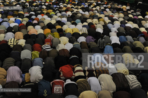 VENICE 30 SEPTEMBER 2008 THE HOLIDAY FOR THE END OF RAMADAM IN VILLORBA BASKET STADIUM OF BENETTON - PALAVERDE  ©Graziano Arici/Rosebud2 ISLAM MUSSULMANI EXTRACOMUNITARI RELIGIONE