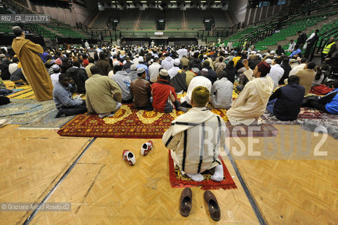 VENICE 30 SEPTEMBER 2008 THE HOLIDAY FOR THE END OF RAMADAM IN VILLORBA BASKET STADIUM OF BENETTON - PALAVERDE  ©Graziano Arici/Rosebud2 ISLAM MUSSULMANI EXTRACOMUNITARI RELIGIONE