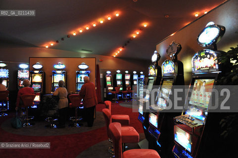 VENEZIA 13 OTTOBRE 2008 - LA SALA GIOCHI GAMING HALL DEL CASINò DI VENEZIA NELLHOTEL EXCELSIOR DEL LIDO ©Graziano Arici/Rosebud2 GIOCO SLOT MACHINES