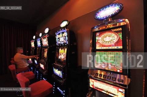 VENEZIA 13 OTTOBRE 2008 - LA SALA GIOCHI GAMING HALL DEL CASINò DI VENEZIA NELLHOTEL EXCELSIOR DEL LIDO ©Graziano Arici/Rosebud2 GIOCO SLOT MACHINES