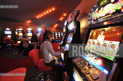 VENEZIA 13 OTTOBRE 2008 - LA SALA GIOCHI GAMING HALL DEL CASINò DI VENEZIA NELLHOTEL EXCELSIOR DEL LIDO ©Graziano Arici/Rosebud2 GIOCO SLOT MACHINES