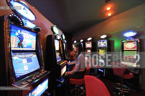 VENEZIA 13 OTTOBRE 2008 - LA SALA GIOCHI GAMING HALL DEL CASINò DI VENEZIA NELLHOTEL EXCELSIOR DEL LIDO ©Graziano Arici/Rosebud2 GIOCO SLOT MACHINES