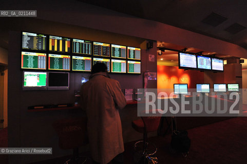 VENEZIA 13 OTTOBRE 2008 - LA SALA GIOCHI GAMING HALL DEL CASINò DI VENEZIA NELLHOTEL EXCELSIOR DEL LIDO ©Graziano Arici/Rosebud2 GIOCO SLOT MACHINES