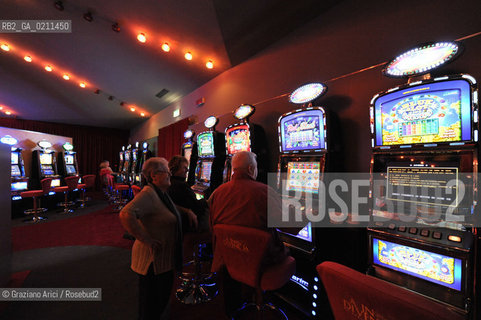 VENEZIA 13 OTTOBRE 2008 - LA SALA GIOCHI GAMING HALL DEL CASINò DI VENEZIA NELLHOTEL EXCELSIOR DEL LIDO ©Graziano Arici/Rosebud2 GIOCO SLOT MACHINES