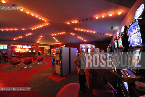 VENEZIA 13 OTTOBRE 2008 - LA SALA GIOCHI GAMING HALL DEL CASINò DI VENEZIA NELLHOTEL EXCELSIOR DEL LIDO ©Graziano Arici/Rosebud2 GIOCO SLOT MACHINES
