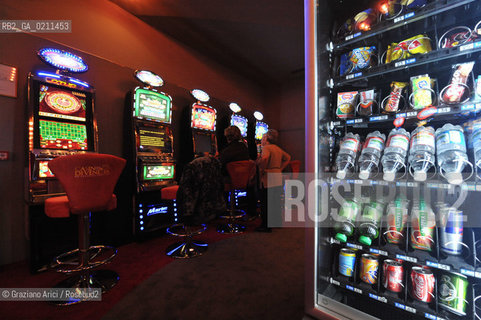 VENEZIA 13 OTTOBRE 2008 - LA SALA GIOCHI GAMING HALL DEL CASINò DI VENEZIA NELLHOTEL EXCELSIOR DEL LIDO ©Graziano Arici/Rosebud2 GIOCO SLOT MACHINES