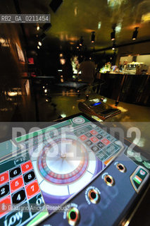 VENEZIA 13 OTTOBRE 2008 - LA SALA DELLE SLOT MACHINES NEL CASINO DI VENEZIA A CA VENDRAMIN CALERGI ©Graziano Arici/Rosebud2 GIOCO SLOT MACHINES
