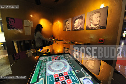VENEZIA 13 OTTOBRE 2008 - LA SALA DELLE SLOT MACHINES NEL CASINO DI VENEZIA A CA VENDRAMIN CALERGI ©Graziano Arici/Rosebud2 GIOCO SLOT MACHINES