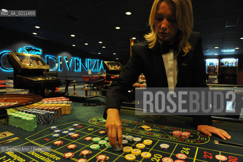 VENEZIA 16 OTTOBRE 2008 - - LA SALA DELLE ROULETTE DEL CASINO DI VENEZIA A CA NOGHERA ©Graziano Arici/Rosebud2 GIOCO SLOT MACHINES