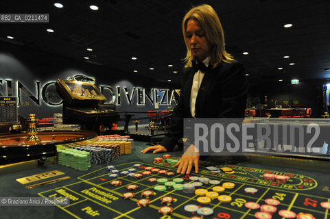 VENEZIA 16 OTTOBRE 2008 - - LA SALA DELLE ROULETTE DEL CASINO DI VENEZIA A CA NOGHERA ©Graziano Arici/Rosebud2 GIOCO SLOT MACHINES
