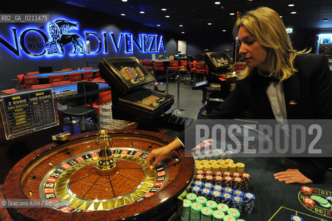 VENEZIA 16 OTTOBRE 2008 - - LA SALA DELLE ROULETTE DEL CASINO DI VENEZIA A CA NOGHERA ©Graziano Arici/Rosebud2 GIOCO SLOT MACHINES