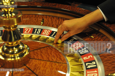 VENEZIA 16 OTTOBRE 2008 - - LA SALA DELLE ROULETTE DEL CASINO DI VENEZIA A CA NOGHERA ©Graziano Arici/Rosebud2 GIOCO SLOT MACHINES
