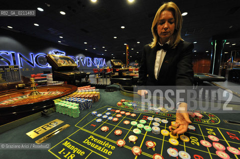 VENEZIA 16 OTTOBRE 2008 - - LA SALA DELLE ROULETTE DEL CASINO DI VENEZIA A CA NOGHERA ©Graziano Arici/Rosebud2 GIOCO SLOT MACHINES