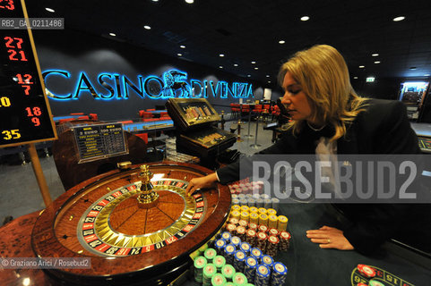 VENEZIA 16 OTTOBRE 2008 - - LA SALA DELLE ROULETTE DEL CASINO DI VENEZIA A CA NOGHERA ©Graziano Arici/Rosebud2 GIOCO SLOT MACHINES
