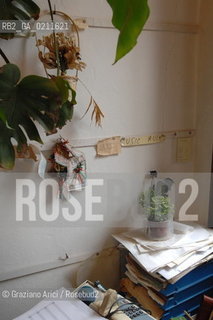 VENEZIA APRILE 2008 - IL COMPOSITORE DI MUSICA CONTEMPORANEA CLAUDIO AMBROSINI NEL SUO STUDIO A VENEZIA©Graziano Arici/Rosebud2